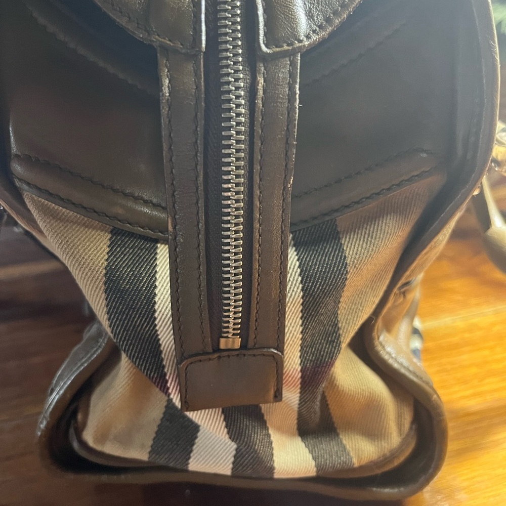 Burberry Brown and Tan Shoulder Bag beautiful. Vintage. Large - Picture 15 of 16